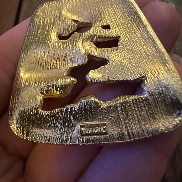 Vintage Trifari Brutalist Style Goldtone Pendant Necklace 80s Maximalist - Picture 4 of 5